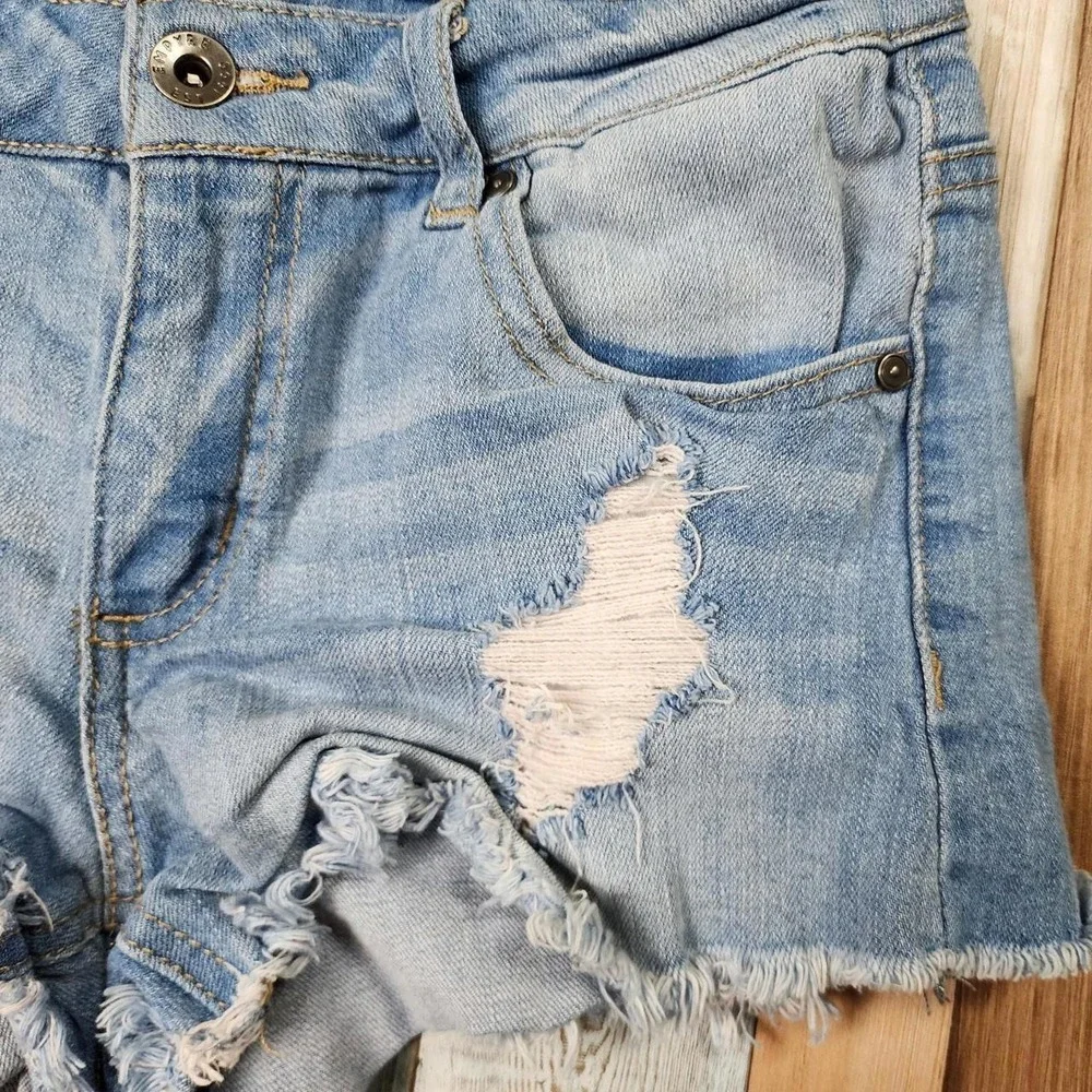Empyre Enna Distressed Denim Shorts Light Wash‎ Blue Frayed Raw Hem Womens 5